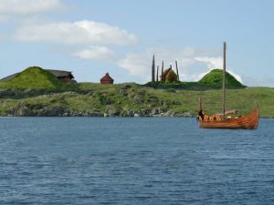 Etter tradisjonen skal det vera Olav som bygde den første kyrkja Avaldsnes. Denne kyrkja bygde han inne i den heidenske kultstaden av fem kjempesteinar. På det viset vigsla han den gamle kultstaden til Kvitekrist. Bildet viser korleis kyrkja kan ha sett u mellom kjempesteinane