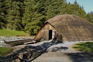 Boathouse for a Viking warship. The boat Holmrygr is outside. (Photo Karmøy Kulturopplevelser)