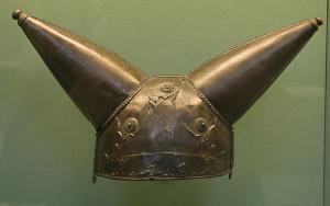 Waterloo Helmet, London. Keltisk hjelm med horn, brukt i rituelle sammenhenger. 150 - 50 f.Kr.  Nå på British Museum. (Foto Wikimedia Commons)